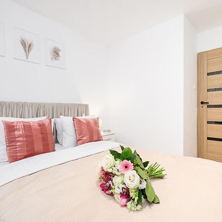 Lumina Apartment Opposite The Palace Of Culture And Science Varşovia Exterior foto