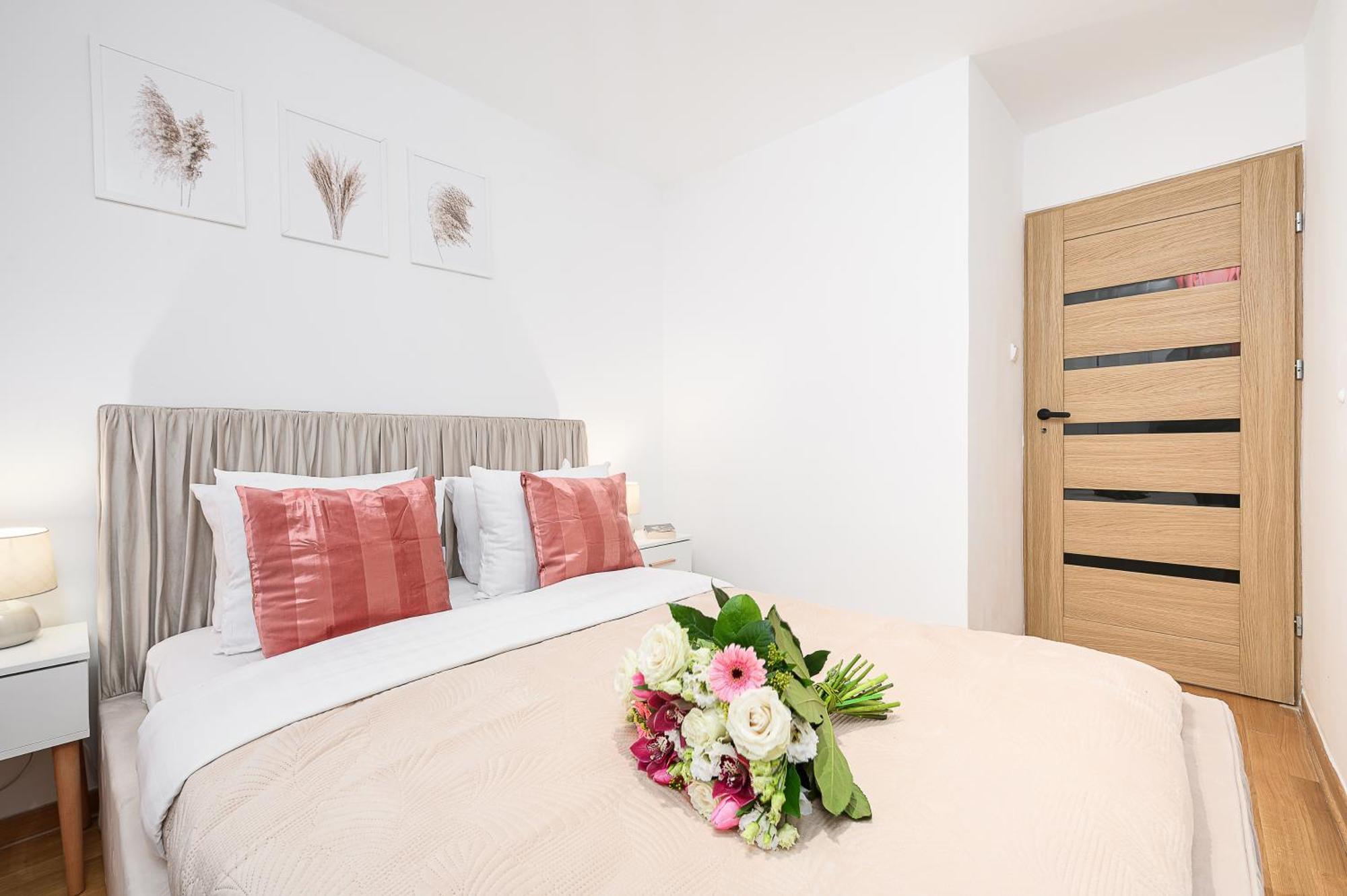Lumina Apartment Opposite The Palace Of Culture And Science Varşovia Exterior foto